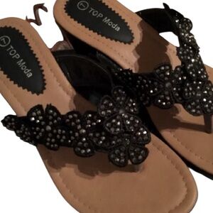 Dress flip flop sandals flowers sequins NWOT